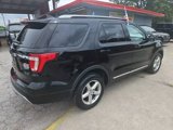 Used 2017 Ford Explorer XLT w/ Equipment Group 202A image 3