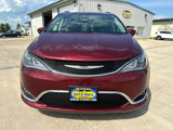 Used 2017 Chrysler Pacifica Touring-L image 2