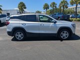 Used 2022 GMC Terrain SLE w/ Driver Convenience Package image 3