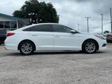 Used 2017 Hyundai Sonata SE image 2