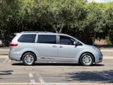 Used 2016 Toyota Sienna XLE image 2