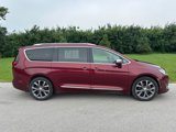 Used 2017 Chrysler Pacifica Limited w/ UConnect Theater Package image 4