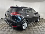 Used 2018 Nissan Rogue SV image 3