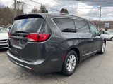 Used 2018 Chrysler Pacifica Touring-L image 6