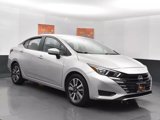 Used 2023 Nissan Versa SV image 2