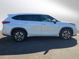 Used 2022 Toyota Highlander XLE image 2