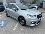 Used 2023 Chrysler Pacifica Touring-L image 2