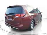 Used 2018 Chrysler Pacifica Touring-L image 3