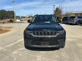 Used 2023 Jeep Grand Cherokee Laredo image 3