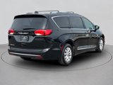 Used 2019 Chrysler Pacifica Touring-L image 4
