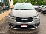 Used 2022 Chrysler Pacifica Touring-L image 2