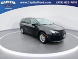 Used 2023 Chrysler Voyager LX image 2
