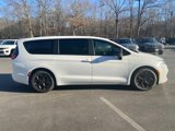 New 2023 Chrysler Pacifica Limited w/ S Appearance Package image 6