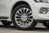 Used 2017 INFINITI QX80 4WD w/ Deluxe Technology Package image 2