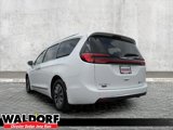 Used 2021 Chrysler Pacifica Limited w/ Uconnect Theater Family Group image 3