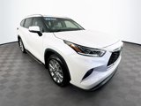 Used 2021 Toyota Highlander Limited image 3