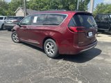 Used 2023 Chrysler Pacifica Limited image 4