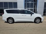 New 2025 Chrysler Pacifica Select image 3