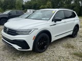 Used 2022 Volkswagen Tiguan SE R-Line image 2