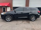 Used 2017 Toyota Highlander XLE image 2