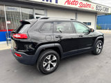 Used 2017 Jeep Cherokee Trailhawk image 3