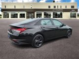 Certified 2022 Hyundai Elantra SEL w/ Convenience Package image 3