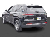 Used 2022 Jeep Grand Cherokee Laredo w/ Luxury Tech Group I image 4