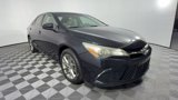 Used 2016 Toyota Camry SE image 2