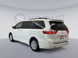 Used 2017 Toyota Sienna XLE image 4