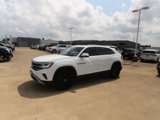 Used 2023 Volkswagen Atlas Cross Sport SE w/ Panoramic Sunroof Package image 2
