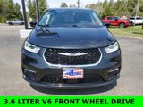 Used 2023 Chrysler Pacifica Touring-L image 3