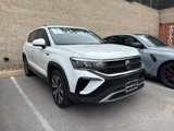 Used 2023 Volkswagen Taos SE w/ Panoramic Sunroof Package image 2
