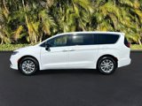New 2025 Chrysler Pacifica Select image 2