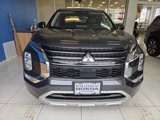 Used 2024 Mitsubishi Outlander SE image 2