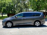 Used 2018 Chrysler Pacifica Touring-L image 4