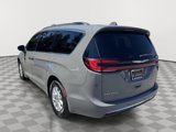 Used 2022 Chrysler Pacifica Touring-L image 5