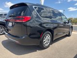 Used 2022 Chrysler Pacifica Touring-L image 3