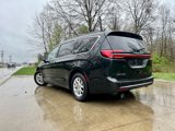 Used 2022 Chrysler Pacifica Touring-L image 6