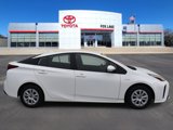 Used 2021 Toyota Prius LE image 2