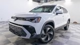 New 2025 Volkswagen Taos SE image 3