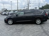 Used 2023 Chrysler Pacifica Touring-L image 4