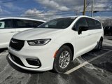 New 2025 Chrysler Pacifica Select image 3