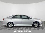 Used 2014 Toyota Camry SE image 2