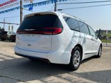 Used 2022 Chrysler Pacifica Limited image 5