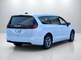 New 2024 Chrysler Pacifica Limited w/ Uconnect Theater Family Group image 4