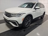 Used 2022 Volkswagen Tiguan SE w/ Panoramic Sunroof Package image 2