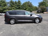 Used 2017 Chrysler Pacifica Touring-L Plus image 4
