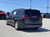 Used 2022 Chrysler Pacifica Touring-L image 5