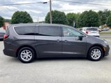 Used 2023 Chrysler Pacifica Touring-L image 4