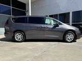 Used 2023 Chrysler Pacifica Touring-L image 2